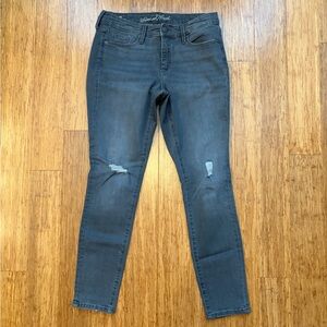Universal Thread Distressed Gray Skinny Jeans, size 28R
